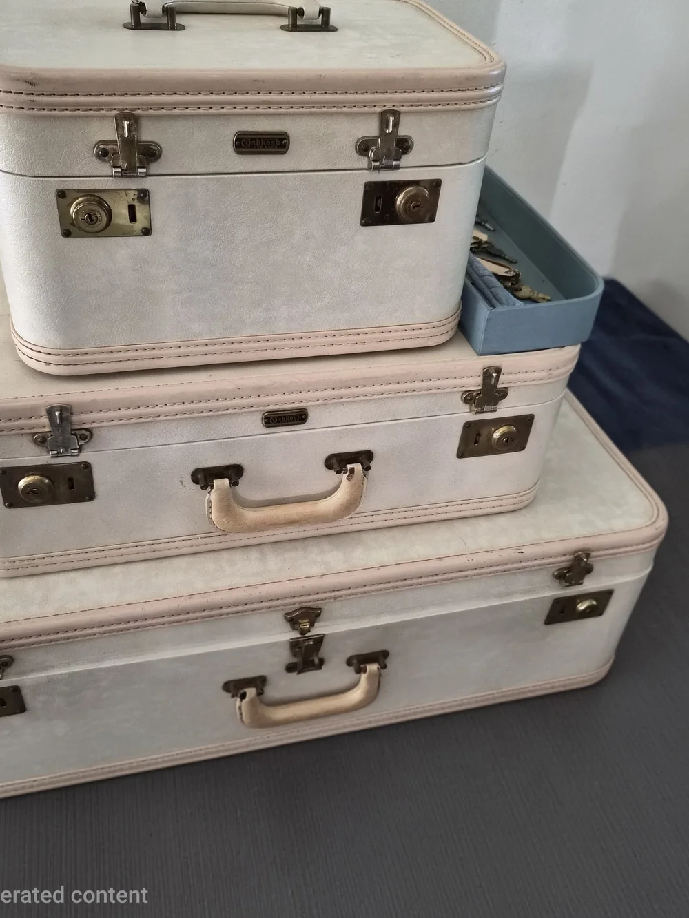 Vintage OSHKOSH Luggage Stackable White & Blush Leather Storage Trunk Set